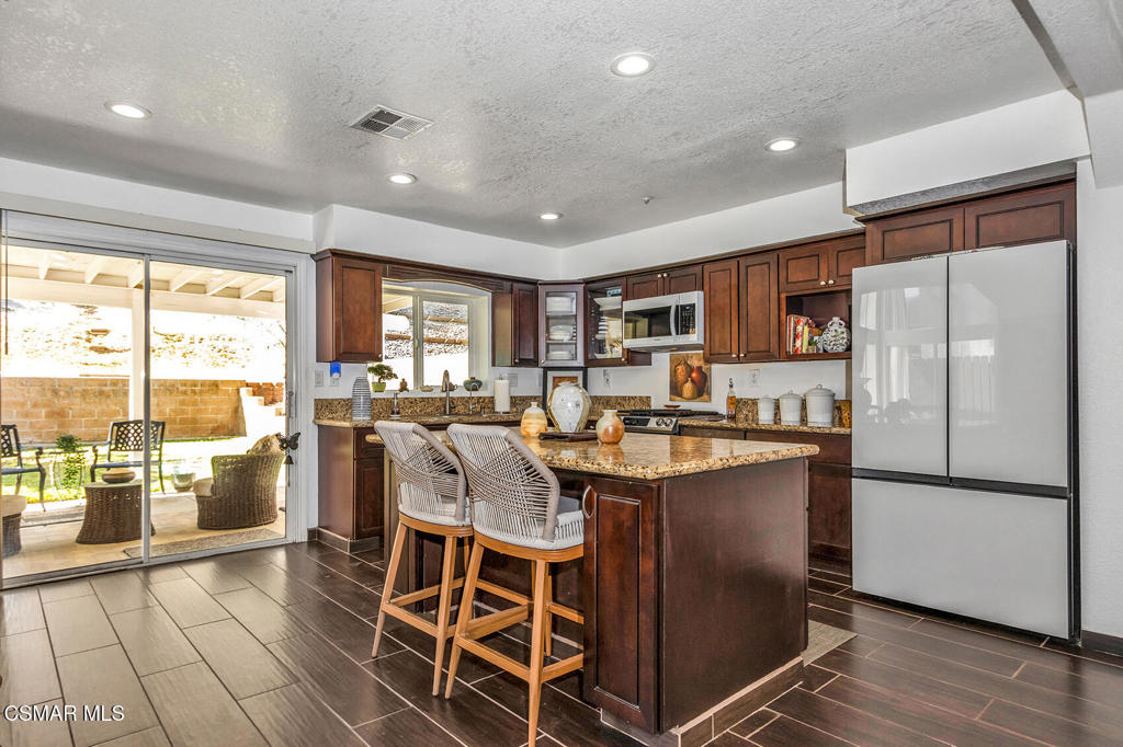 15425 Tobarra Road Fontana, CA 92337 - Photo 14 of 37