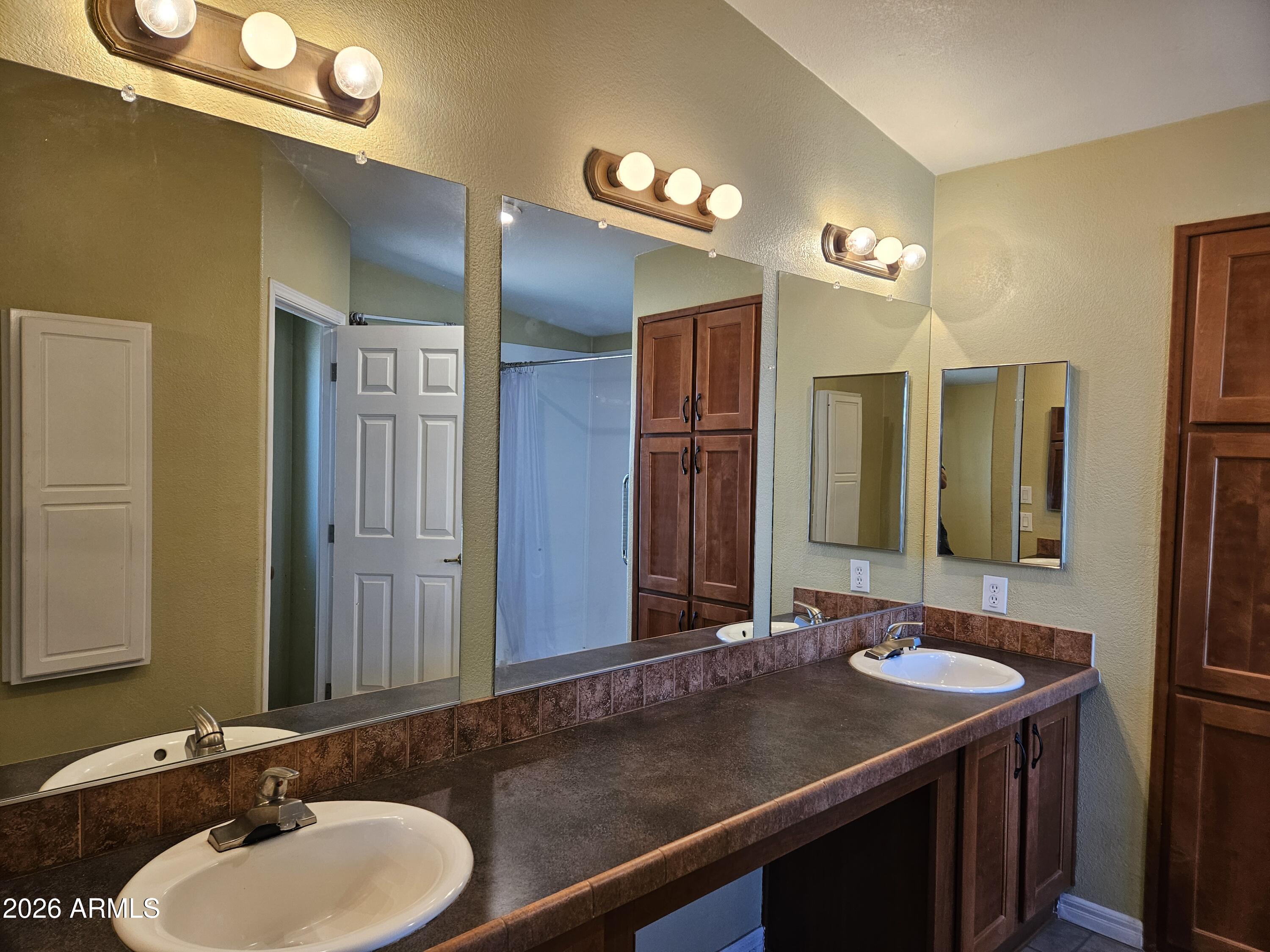 8400 North Red Lake Road Williams, AZ 86046 - Photo 17 of 37 Master Bathroom