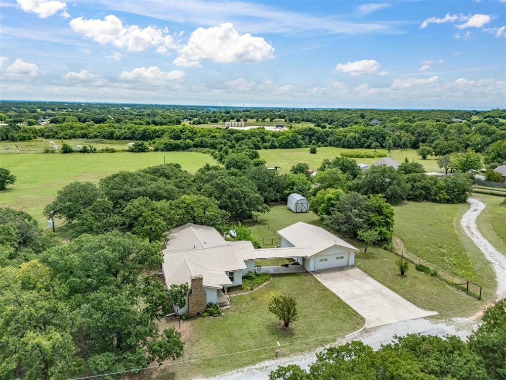 381 Bynum Road Bowie, TX 76230 - Photo 7 of 40