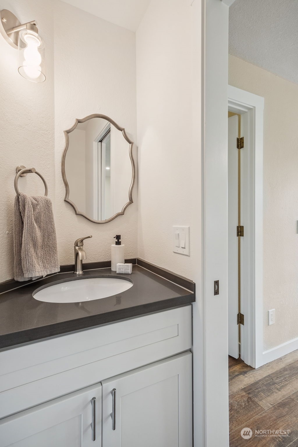22812 Peter Grubb Road Southeast Renton, WA 98058 - Photo 11 of 37 Gallery Image 11
