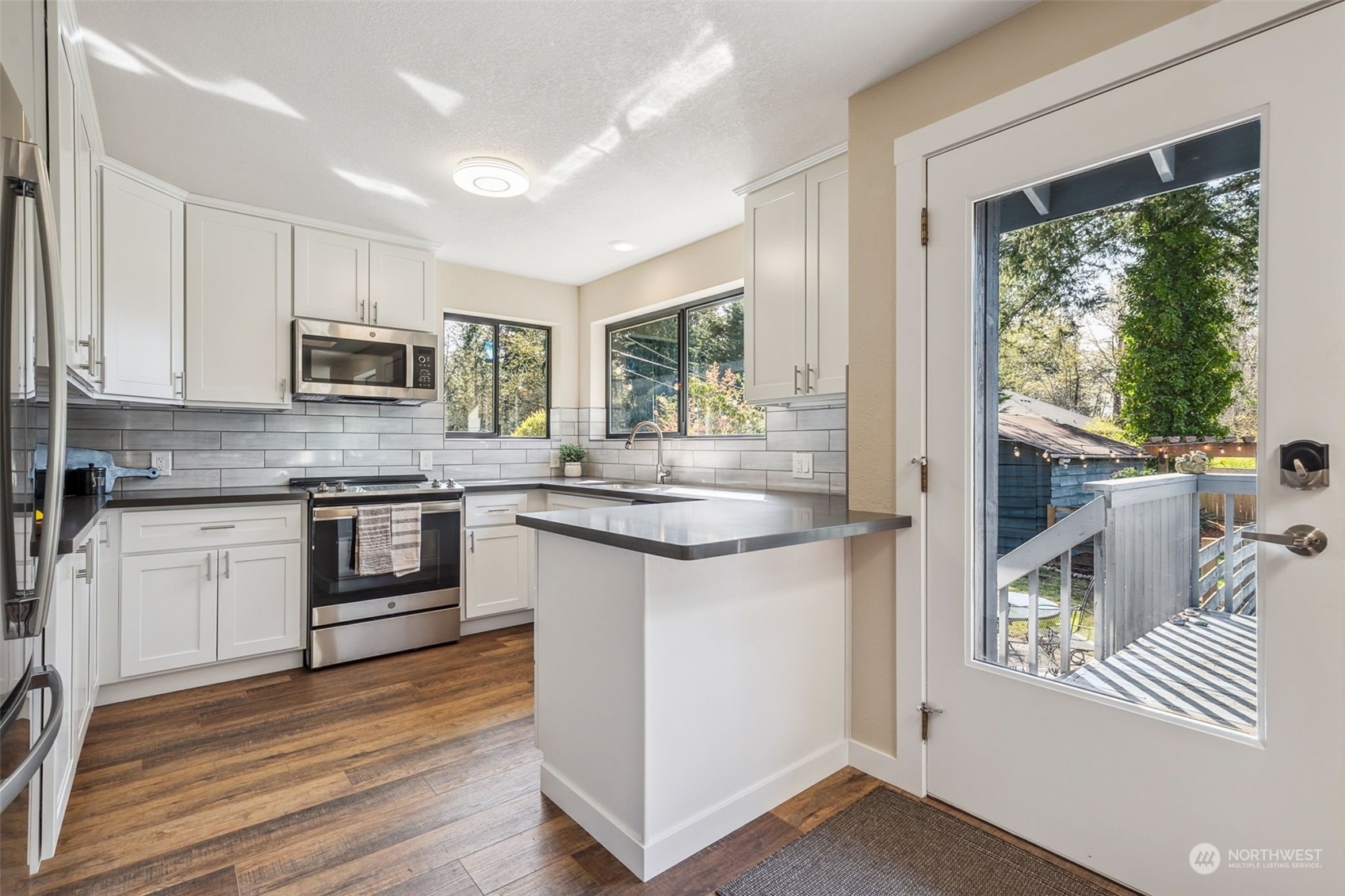22812 Peter Grubb Road Southeast Renton, WA 98058 - Photo 8 of 37 Gallery Image 8