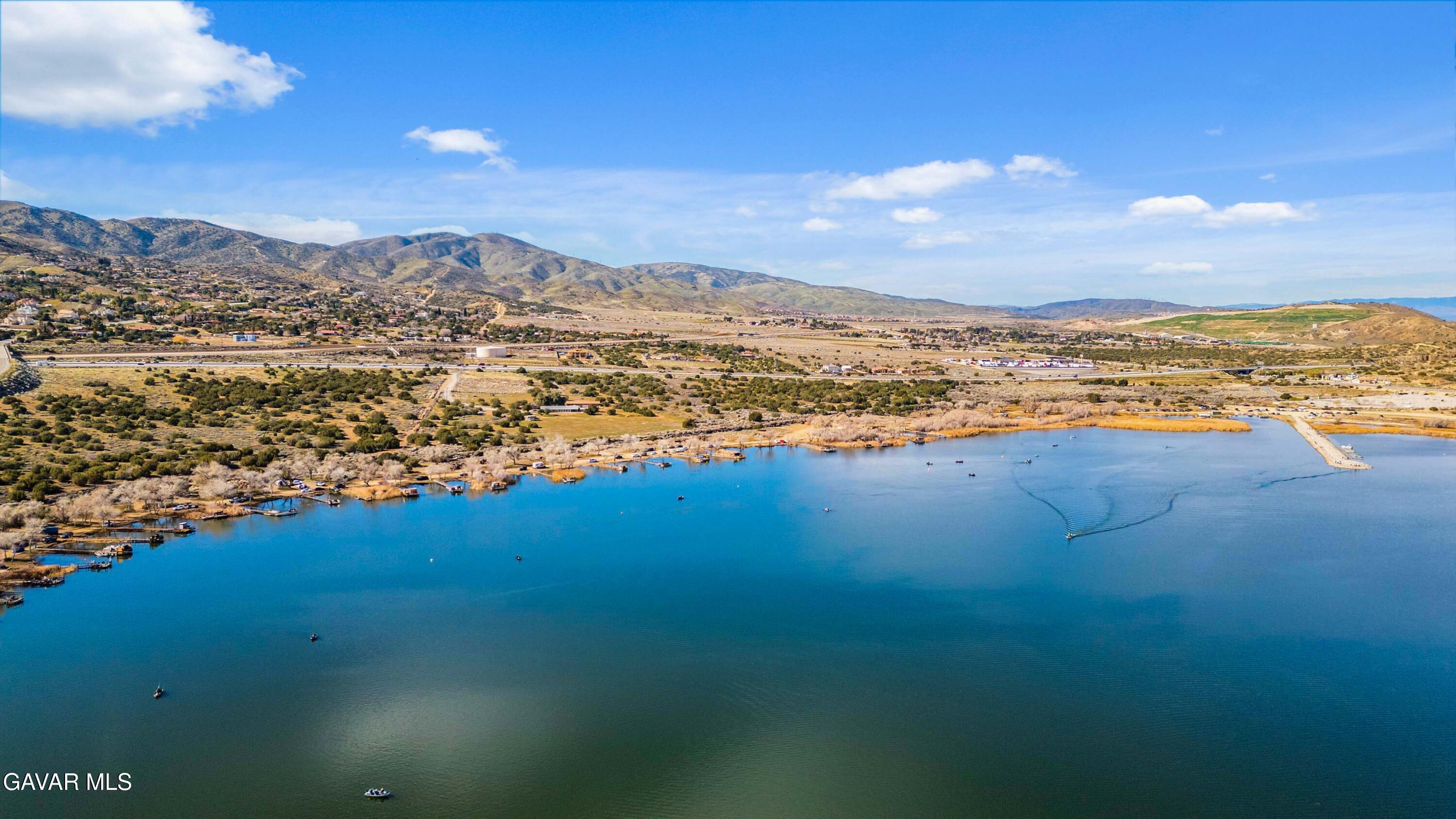 329 East Lago Lindo Road Palmdale, CA 93550 - Photo 34 of 39 a view of city and ocean