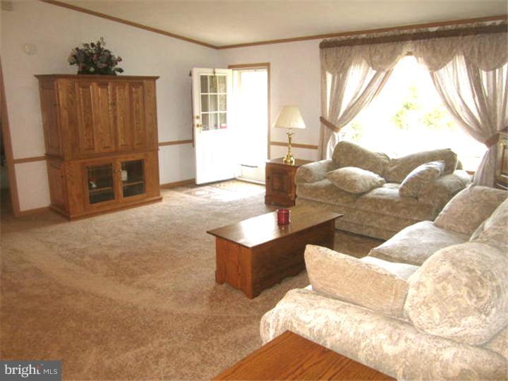 680 South Old Middletown Road Media, PA 19063 - Photo 2 of 25 Living Room