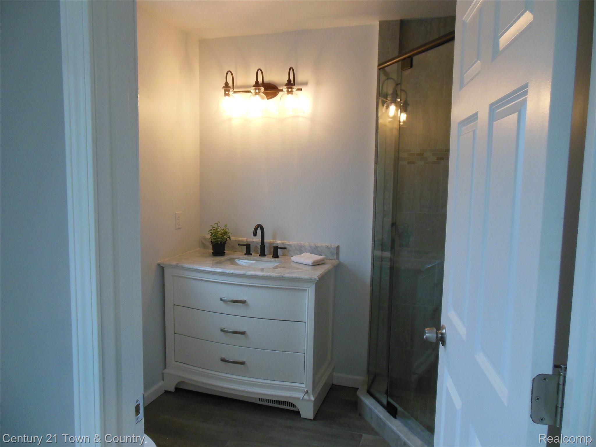 3298 Harrison Avenue Rochester, MI 48307 - Photo 14 of 30 DSCN1498.JPG