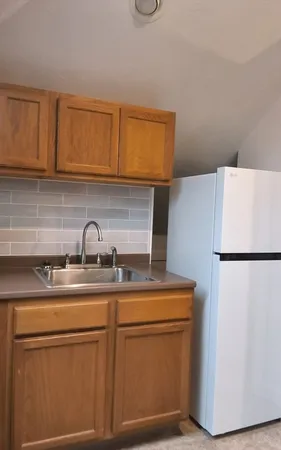 $1,600 | 186 Branscomb Street, Unit 3, New Bedford, MA 02745