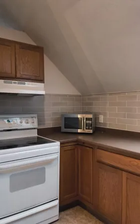 $1,600 | 186 Branscomb Street, Unit 3, New Bedford, MA 02745