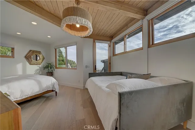 a view of a livingroom with washer and dryer