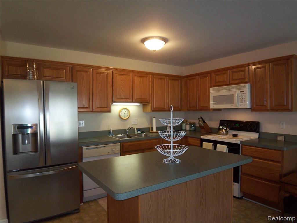33492 Utica Road, Unit 4 Fraser, MI 48026 - Photo 2 of 24
