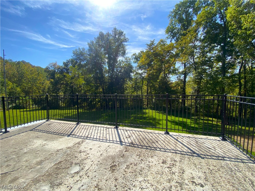 69935 Leeper Road Cambridge, OH 43725 - Photo 20 of 29 Deck