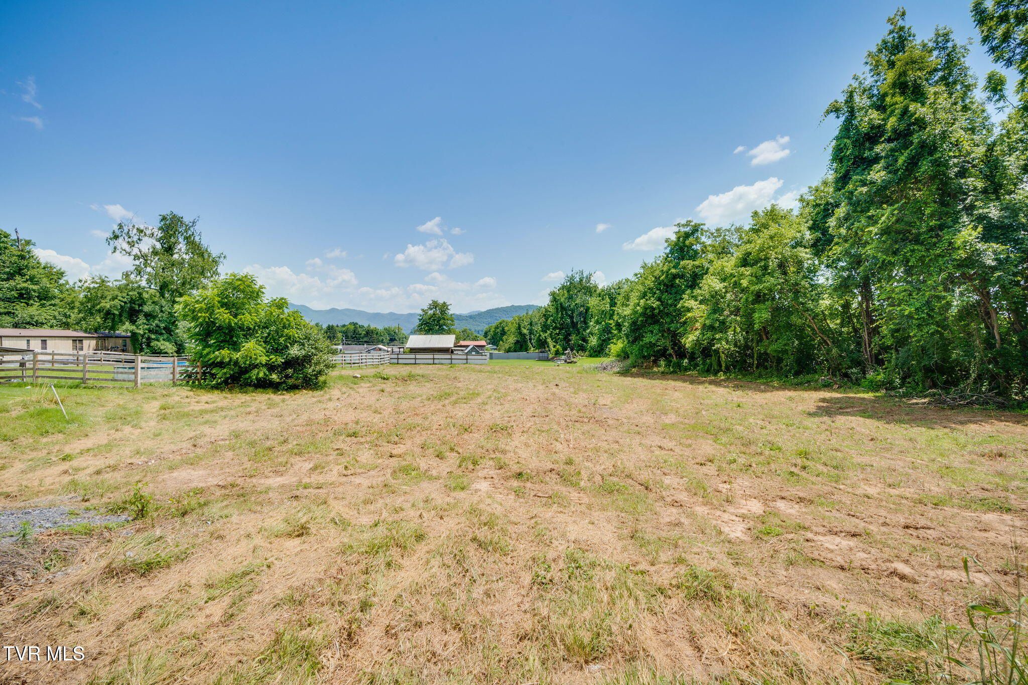 165 George Bowers Road, Unit 1 Elizabethton, TN 37643 - Photo 1 of 16 002