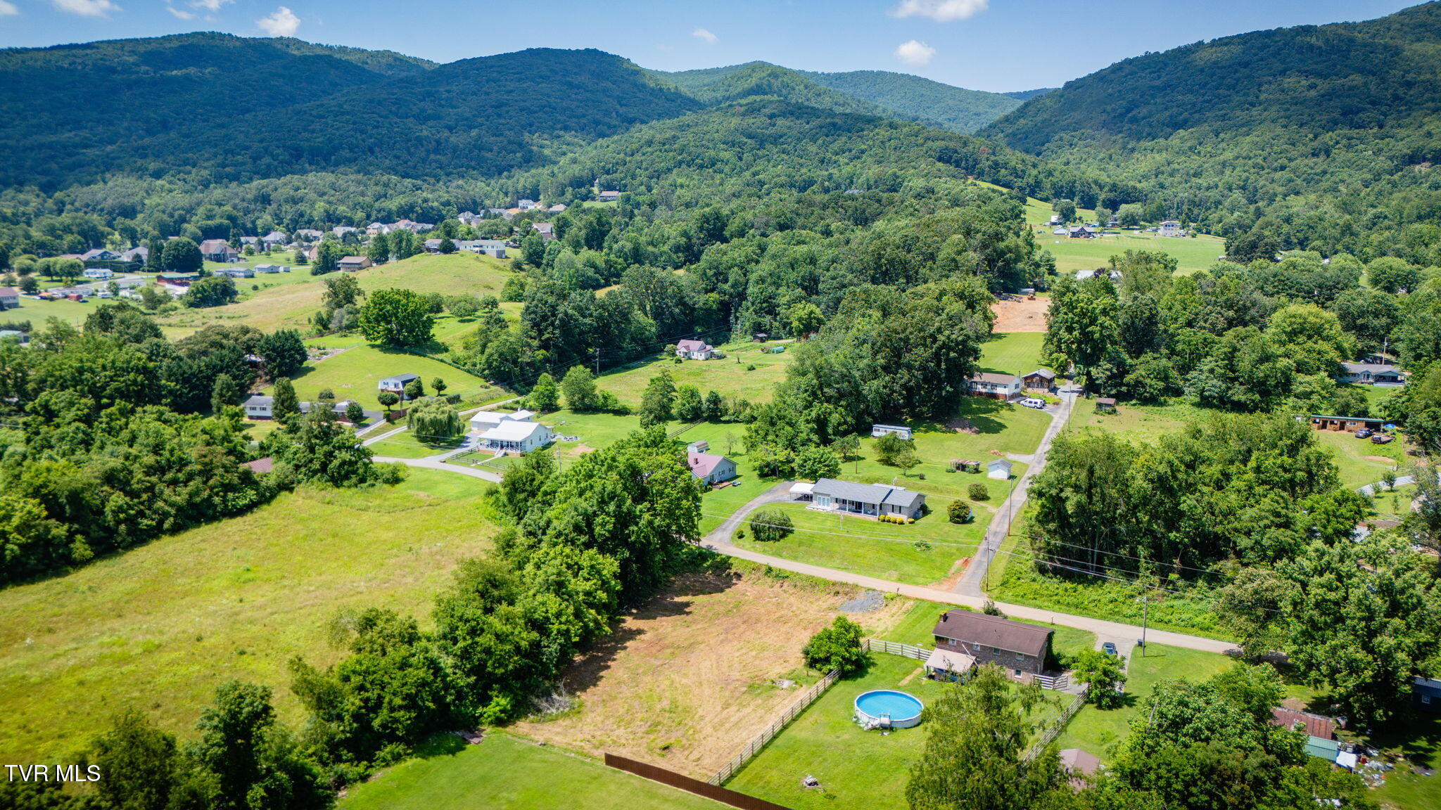 165 George Bowers Road, Unit 1 Elizabethton, TN 37643 - Photo 12 of 16 108
