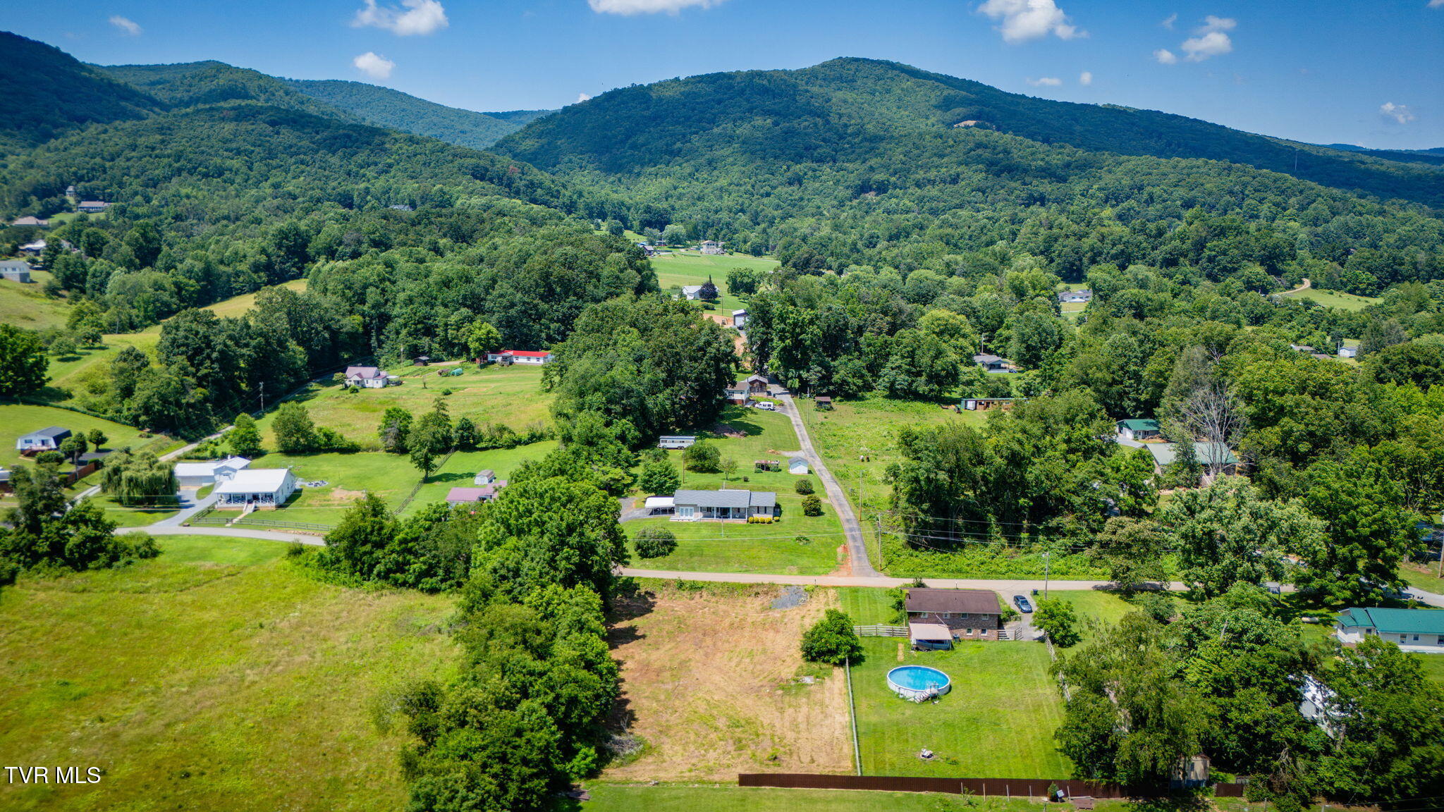165 George Bowers Road, Unit 1 Elizabethton, TN 37643 - Photo 13 of 16 109