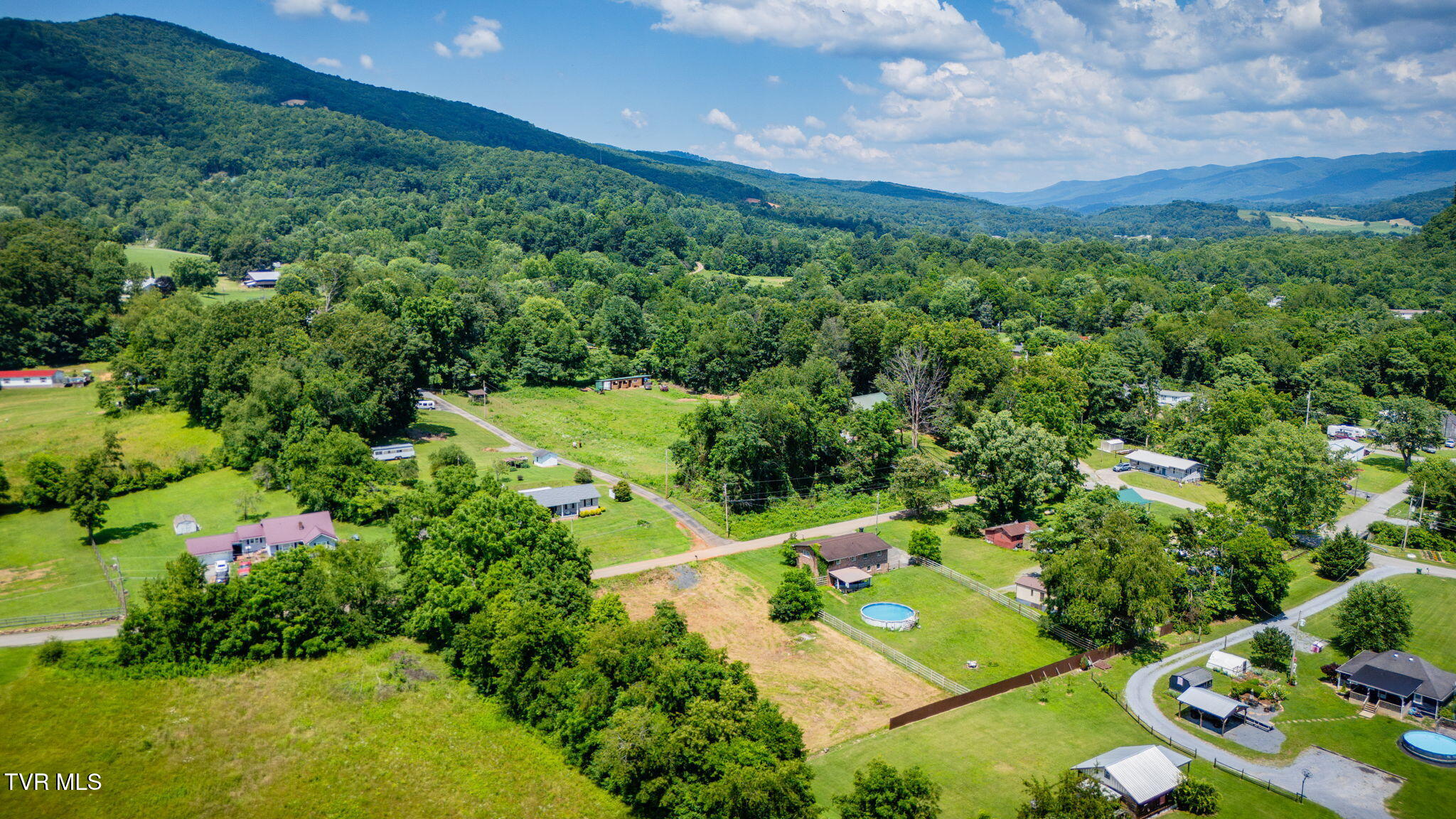 165 George Bowers Road, Unit 1 Elizabethton, TN 37643 - Photo 14 of 16 110