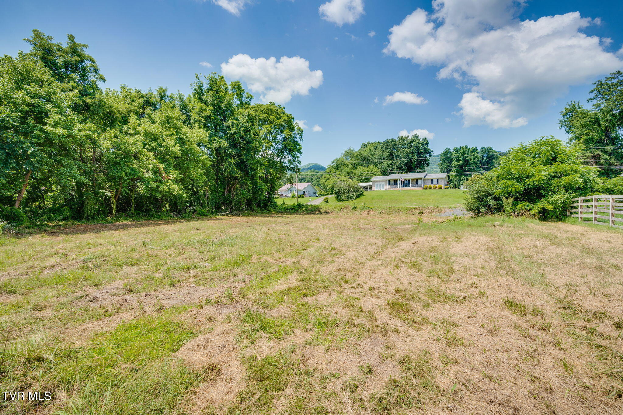 165 George Bowers Road, Unit 1 Elizabethton, TN 37643 - Photo 4 of 16 004