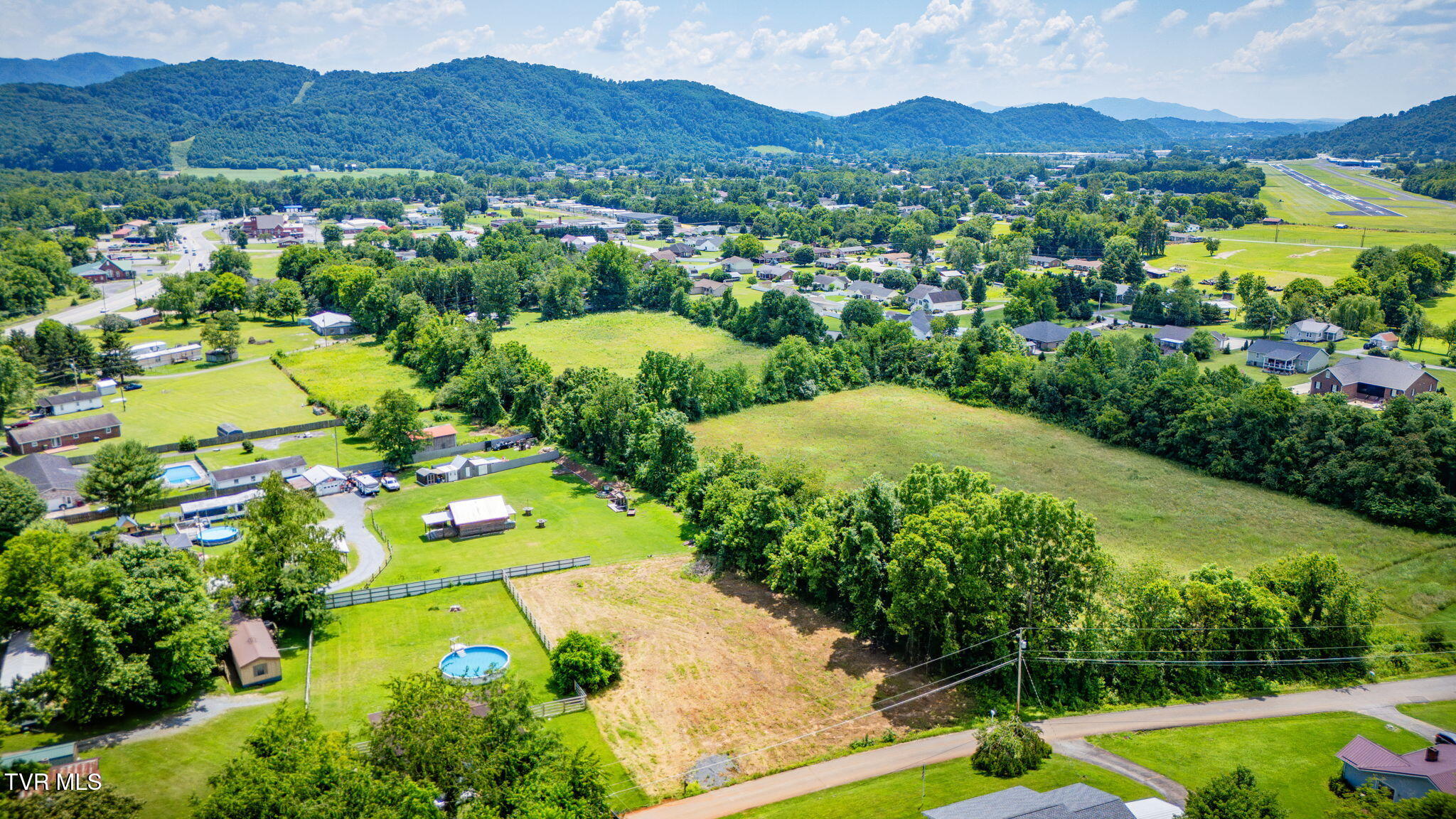165 George Bowers Road, Unit 1 Elizabethton, TN 37643 - Photo 7 of 16 103