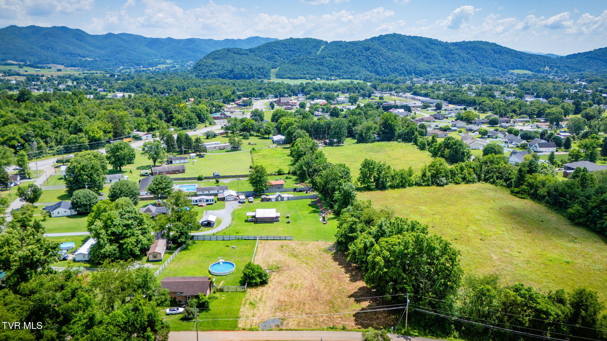 165 George Bowers Road, Unit 1 Elizabethton, TN 37643 - Photo 8 of 16 104