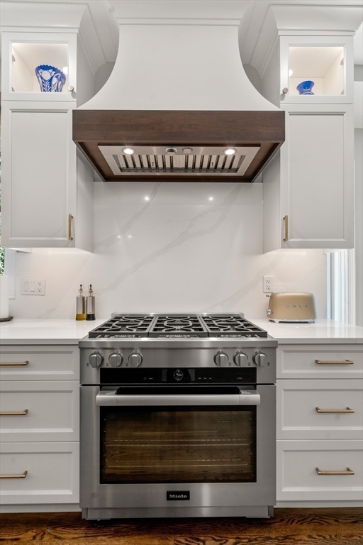 9 MacIntyre Drive North Reading, MA 01864 - Photo 10 of 41 a stove top oven sitting inside of a kitchen