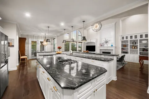 $1,295,000 | 109 Burgess Lane, Austin, TX 78738