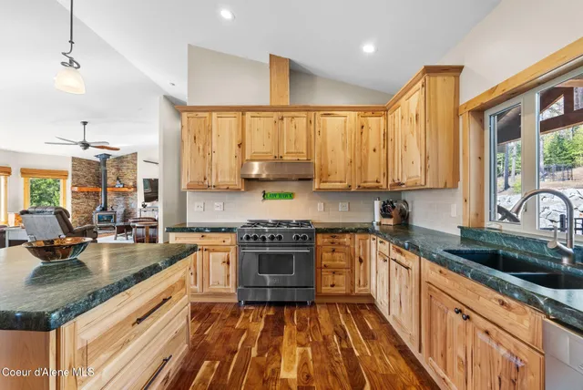 $1,295,000 | 422 Lightning Peak Road, Sandpoint, ID 83864