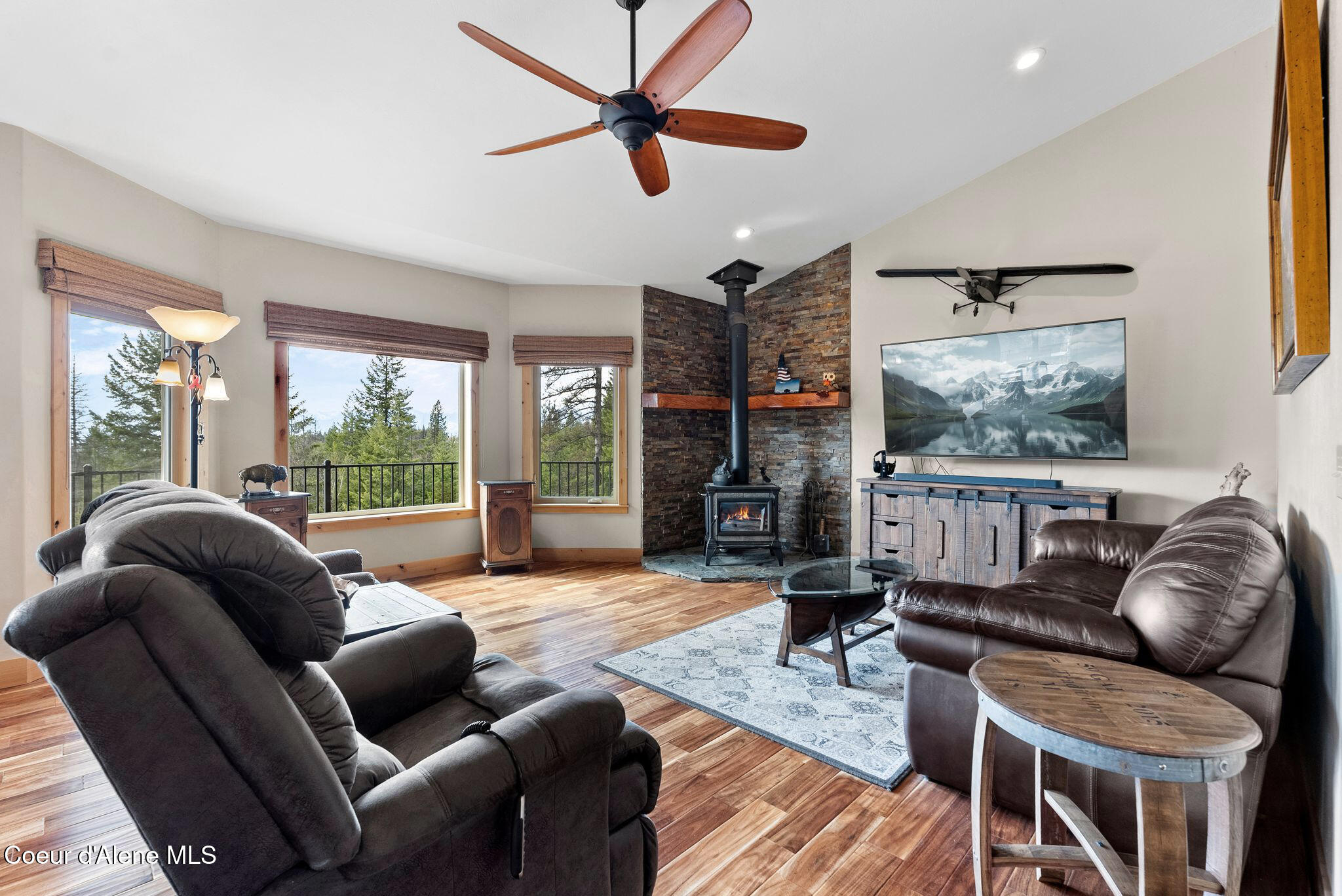 422 Lightning Peak Road Sandpoint, ID 83864 - Photo 19 of 92 Vaulted ceiling