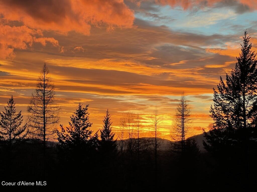 422 Lightning Peak Road Sandpoint, ID 83864 - Photo 27 of 92 Vibrant color sunsets