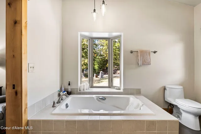 $1,295,000 | 422 Lightning Peak Road, Sandpoint, ID 83864