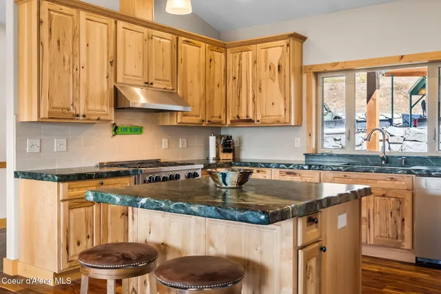 $1,295,000 | 422 Lightning Peak Road, Sandpoint, ID 83864