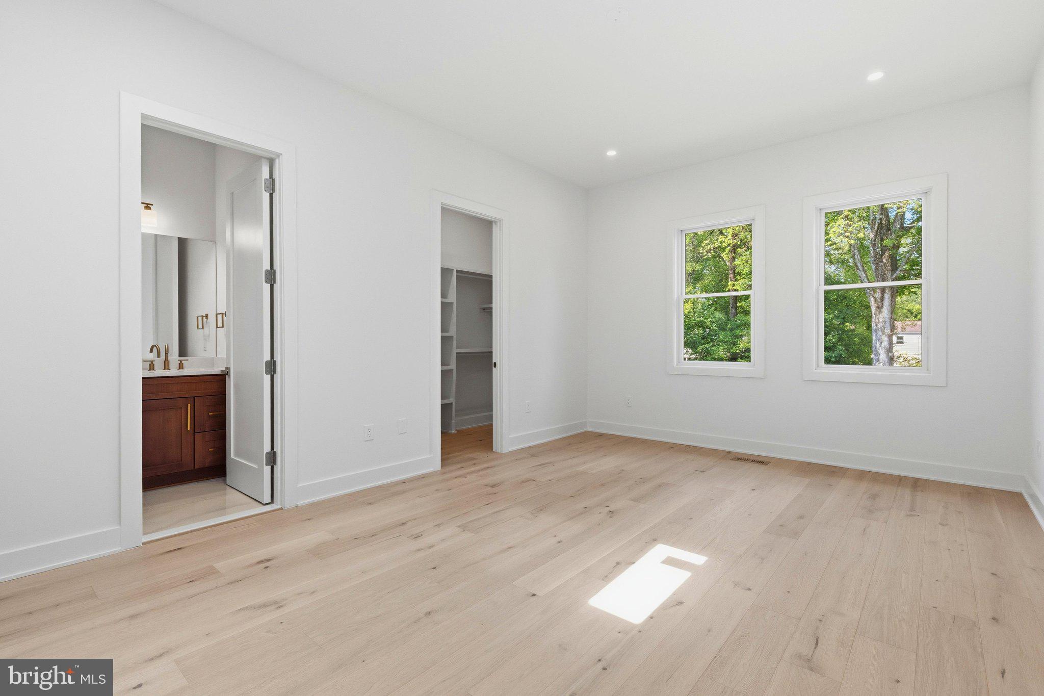 4008 Burke Station Road Fairfax, VA 22032 - Photo 15 of 41 Main level Large bedroom #5