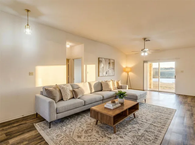 $3,000 | 1644 County Road 139, Hutto, TX 78634