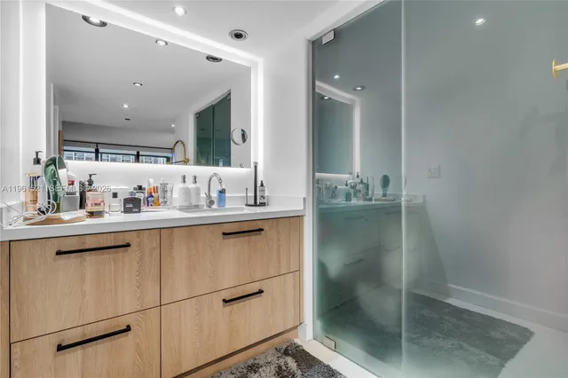 $4,600 | 1925 Brickell Avenue, Unit 606, Miami, FL 33129