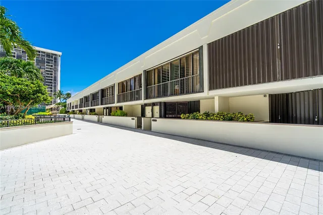 $4,600 | 1925 Brickell Avenue, Unit 606, Miami, FL 33129