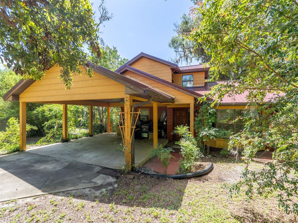 23610 Northeast 154th Place Road Fort McCoy, FL 32134 - Photo 4 of 44 a front view of a house with garden