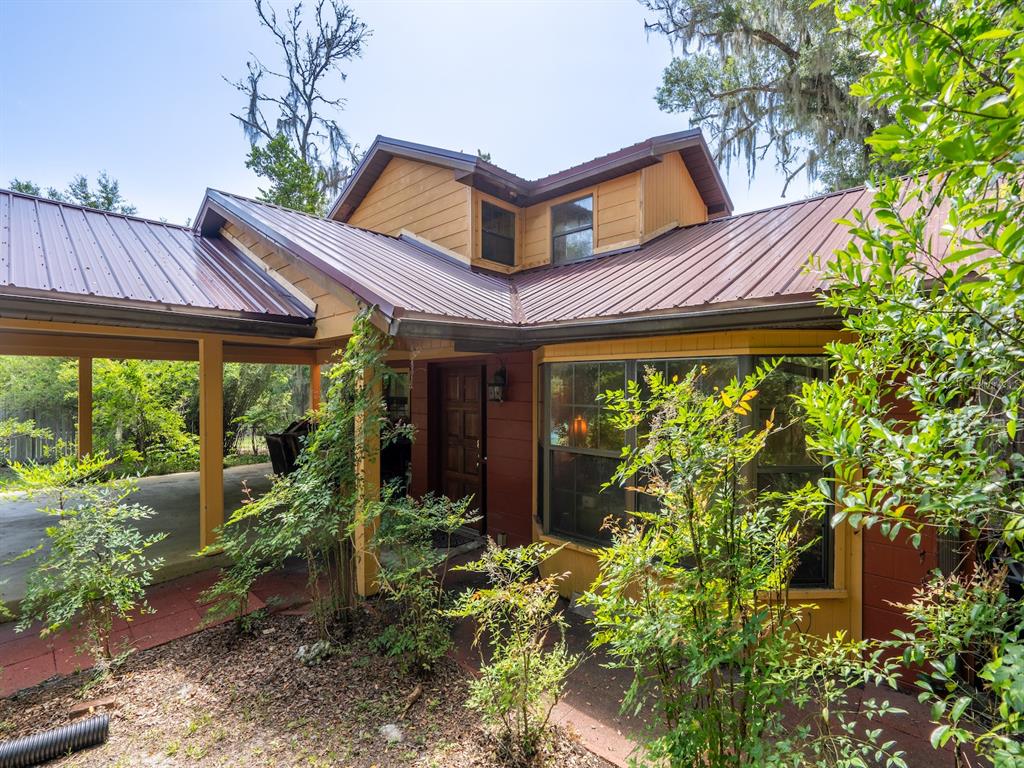 23610 Northeast 154th Place Road Fort McCoy, FL 32134 - Photo 5 of 44 a front view of a house with garden