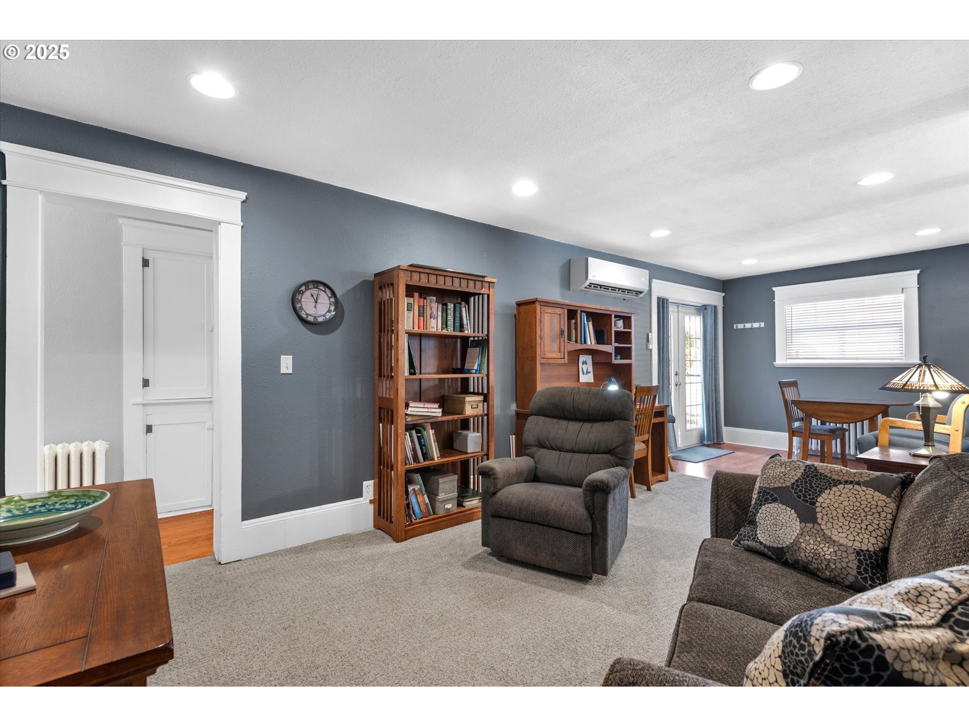 1402 2nd Street La Grande, OR 97850 - Photo 31 of 47 a living room with furniture and a flat screen tv