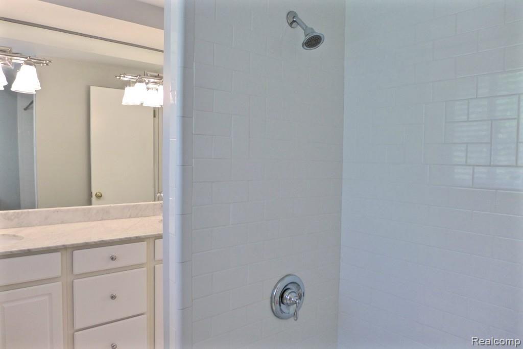 3748 Quarton Road Bloomfield Hills, MI 48302 - Photo 9 of 16 Hall Bath View 2