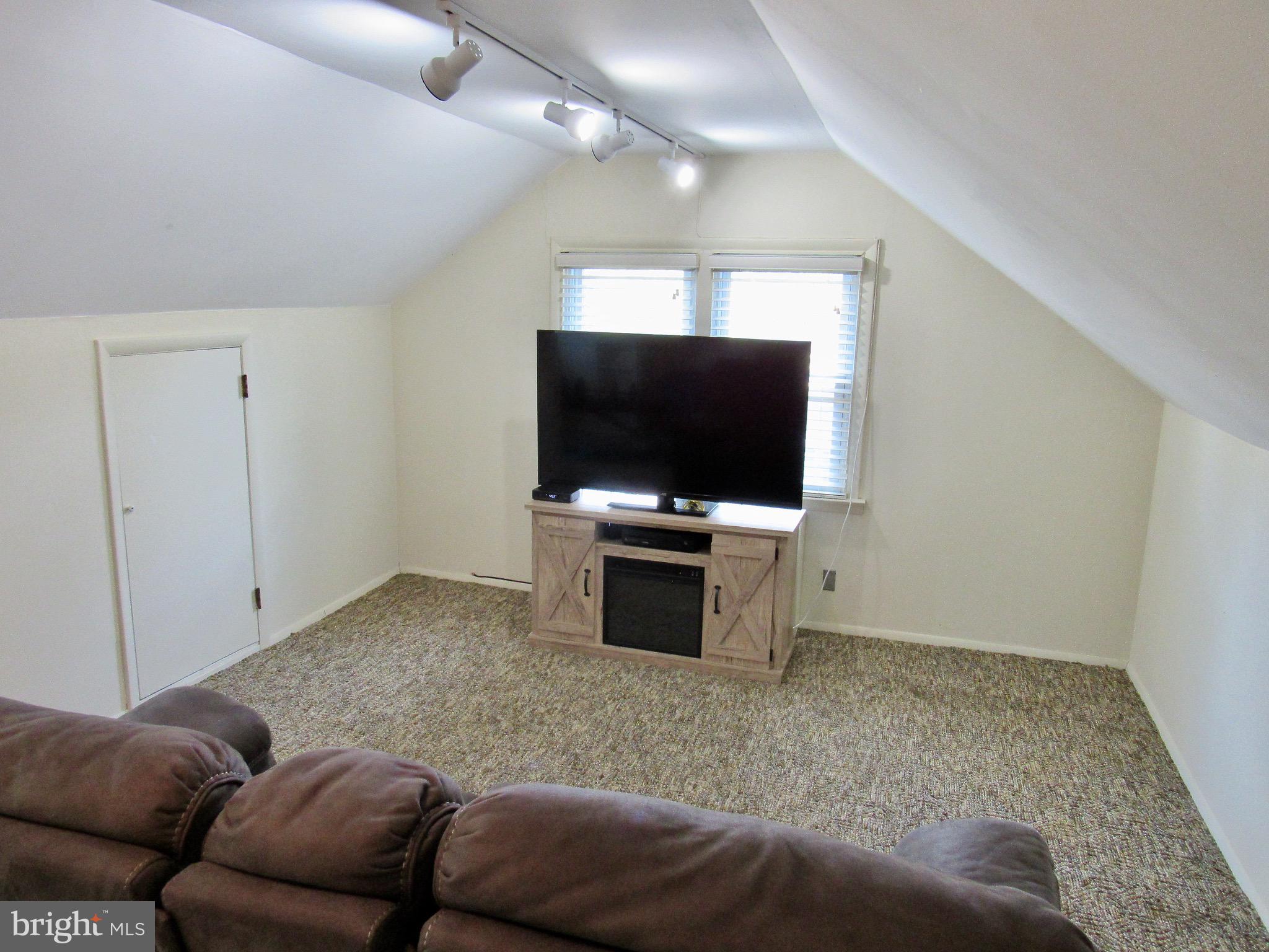 7904 Cobden Road Glenside, PA 19038 - Photo 24 of 35