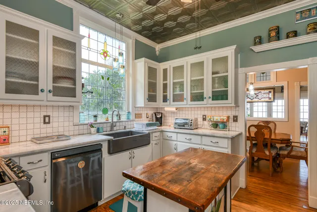 a view of a backyard with plants and a garden