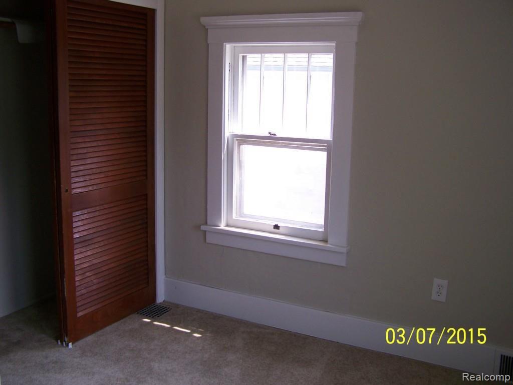 99 Chippewa Road Pontiac, MI 48341 - Photo 13 of 18 100_2262.jpg
