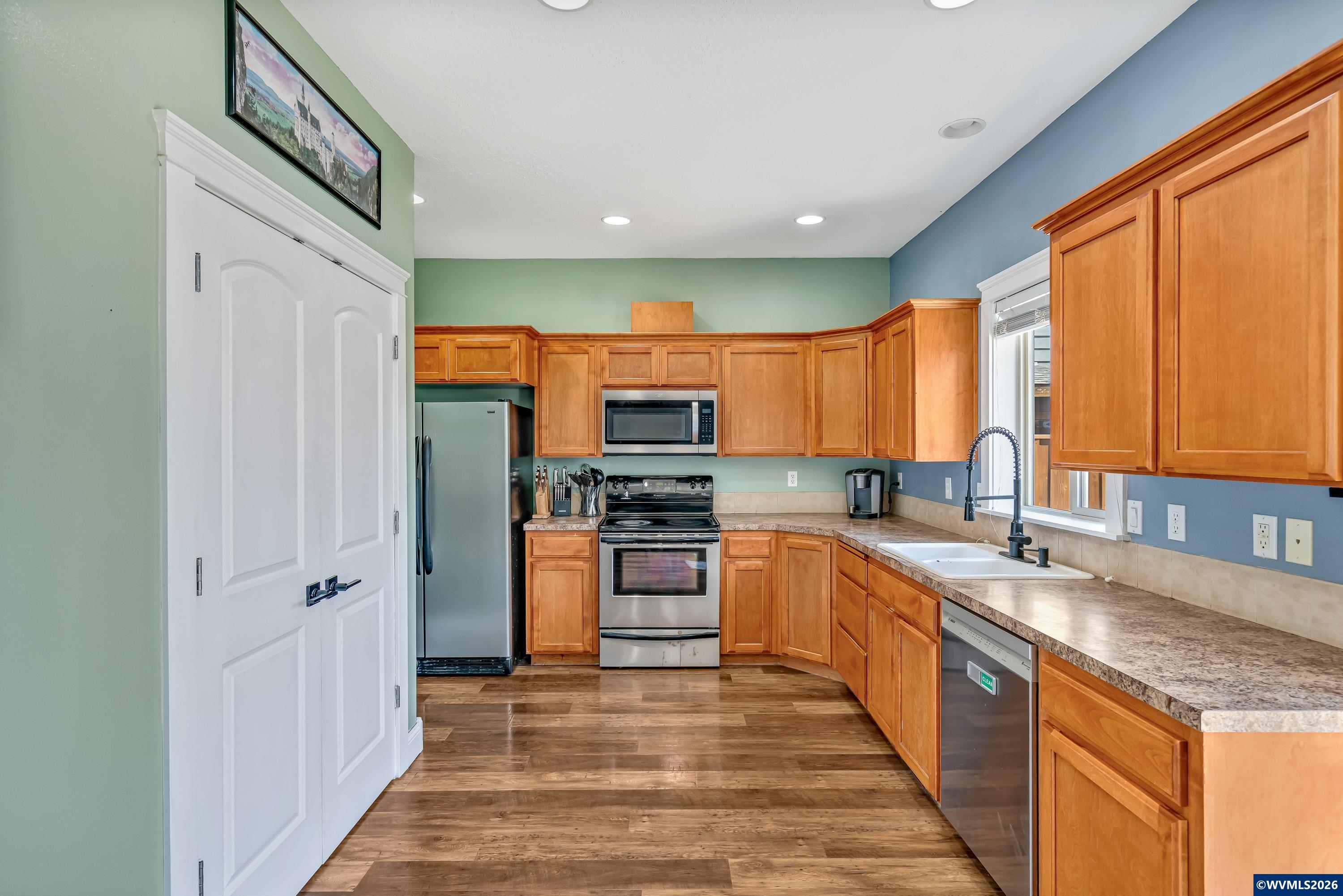 5128 Yukon Court Northeast Salem, OR 97305 - Photo 11 of 41