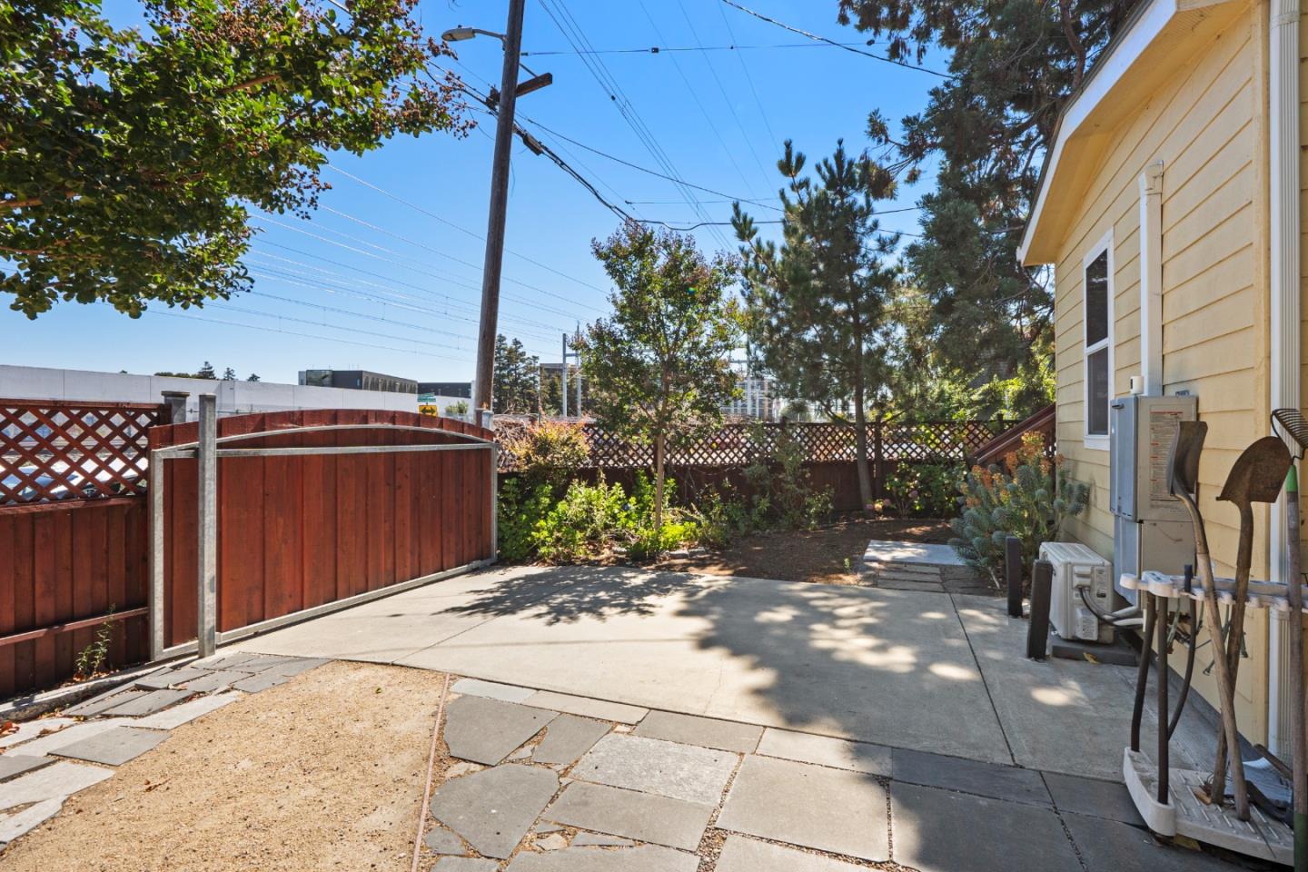 197 Nottingham Avenue Redwood City, CA 94063 - Photo 5 of 42