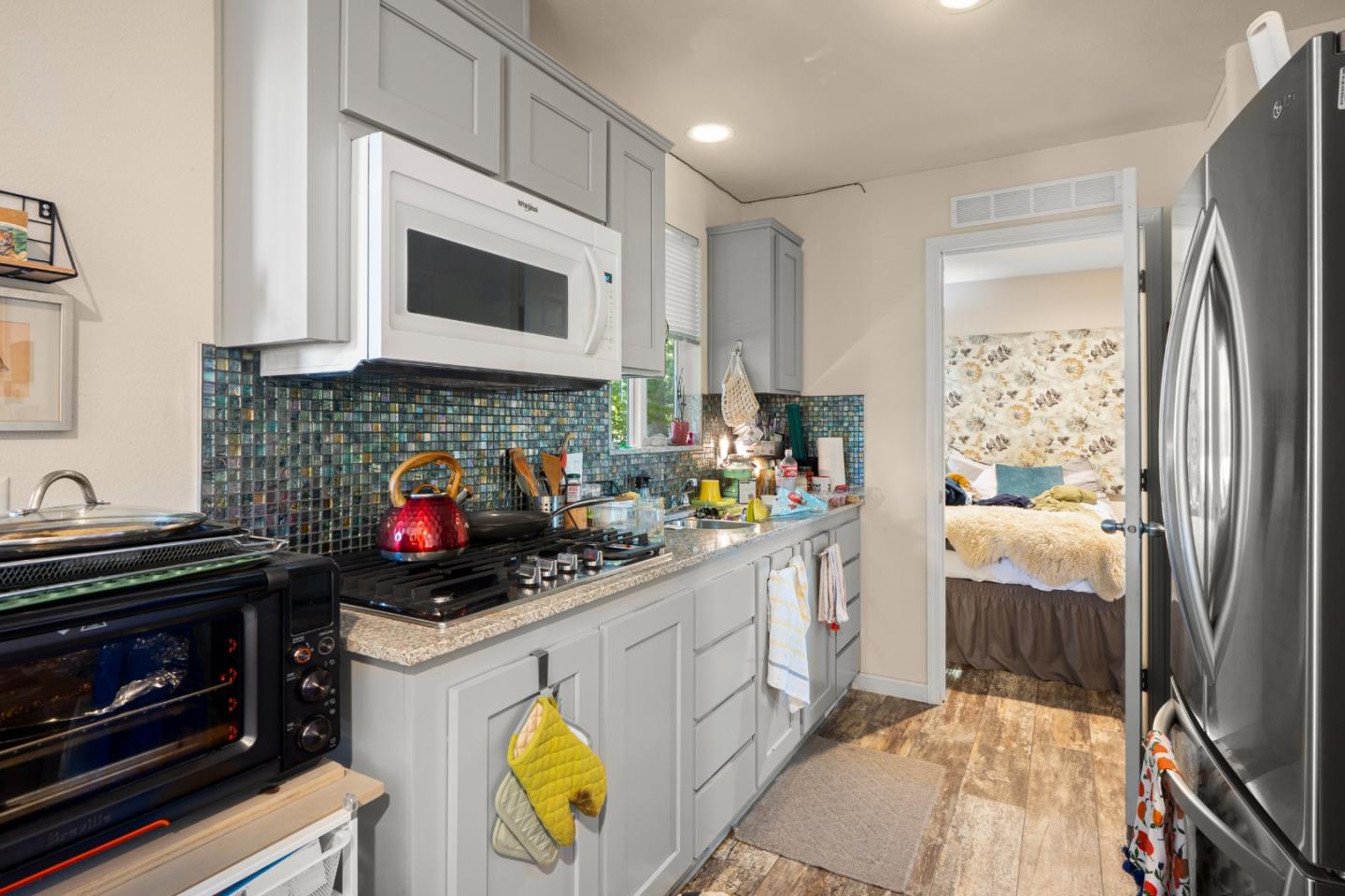 197 Nottingham Avenue Redwood City, CA 94063 - Photo 8 of 42