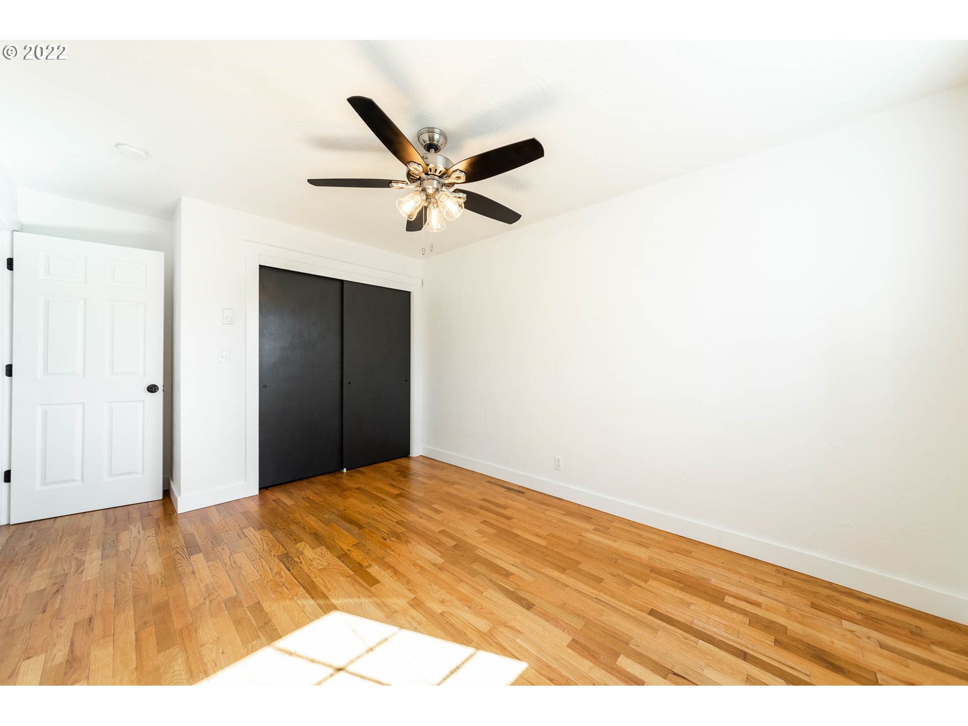 1218 N Street Springfield, OR 97477 - Photo 20 of 27 a view of an empty room