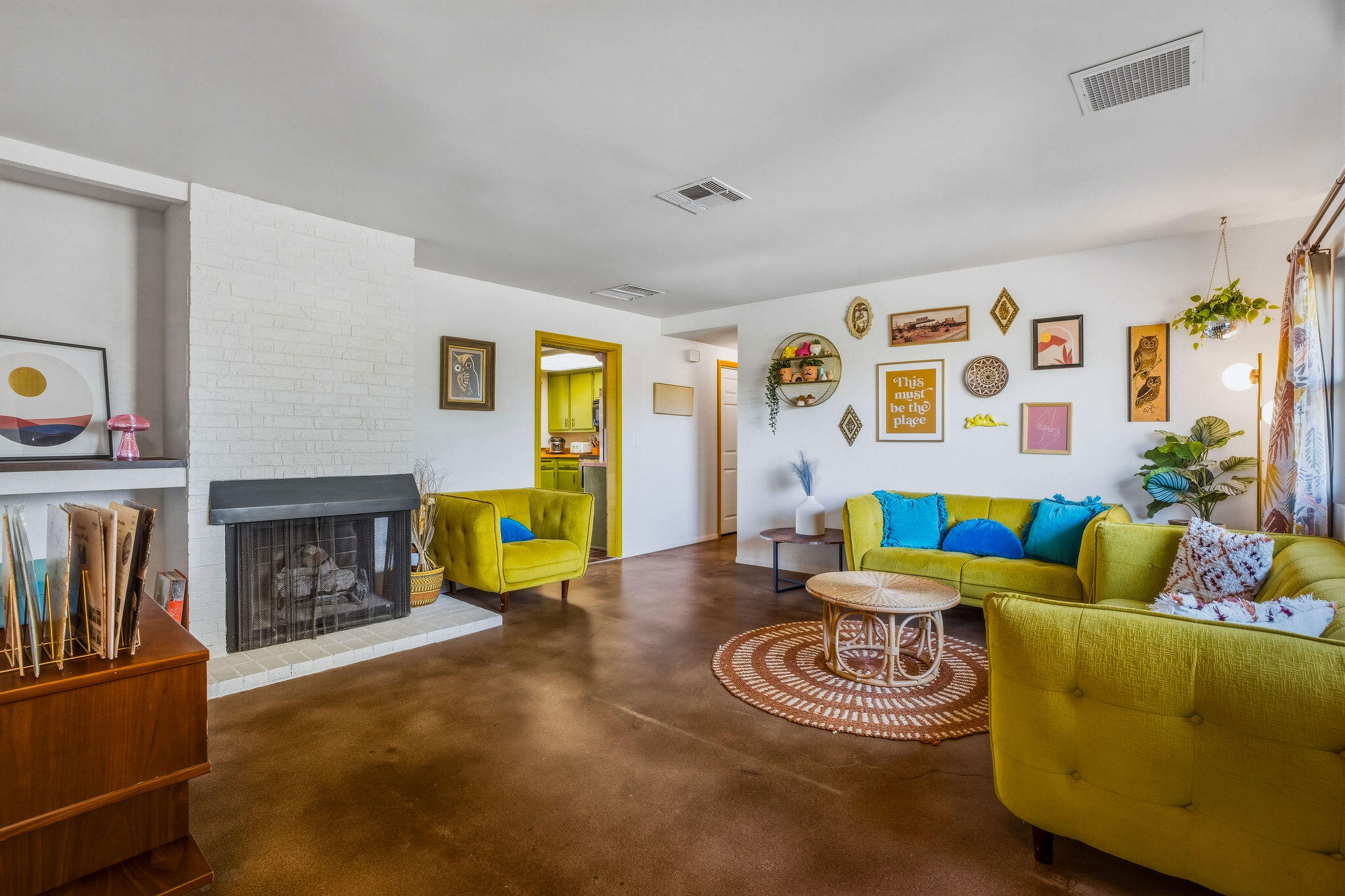 7579 Balsa Avenue Yucca Valley, CA 92284 - Photo 3 of 43 Living Room