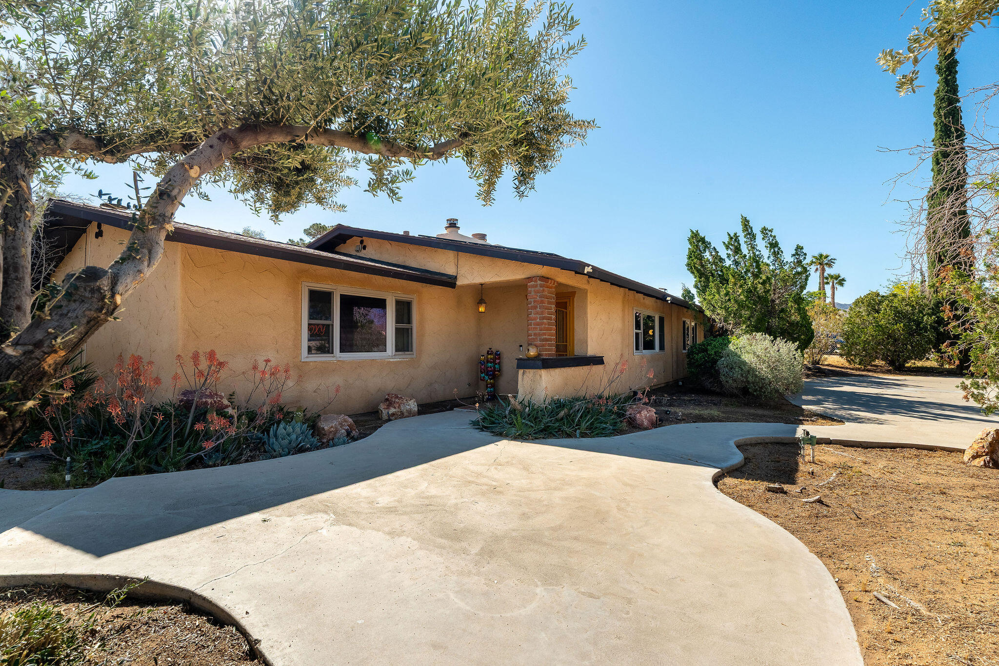7579 Balsa Avenue Yucca Valley, CA 92284 - Photo 38 of 43 Front