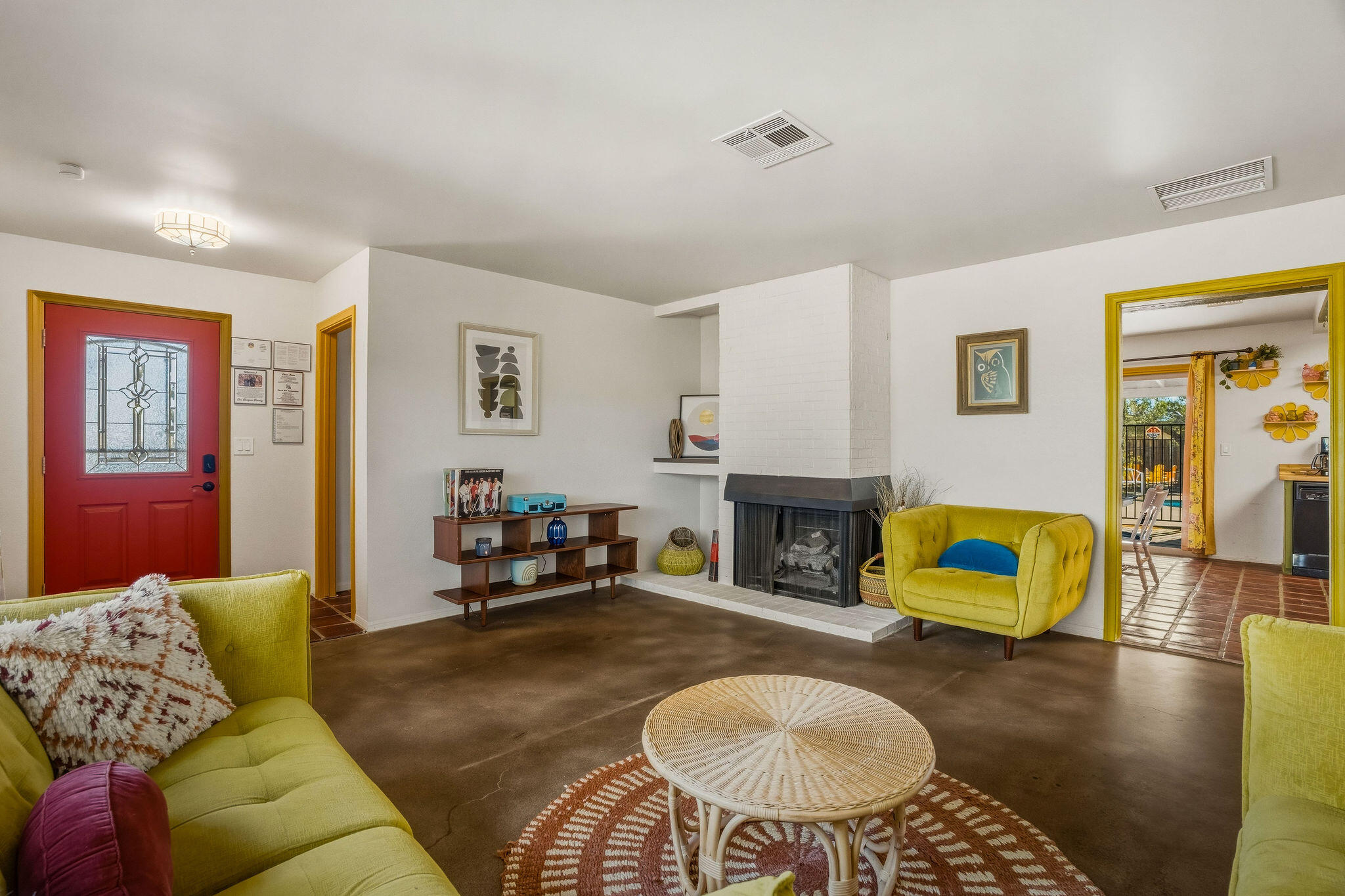 7579 Balsa Avenue Yucca Valley, CA 92284 - Photo 5 of 43 Living Room