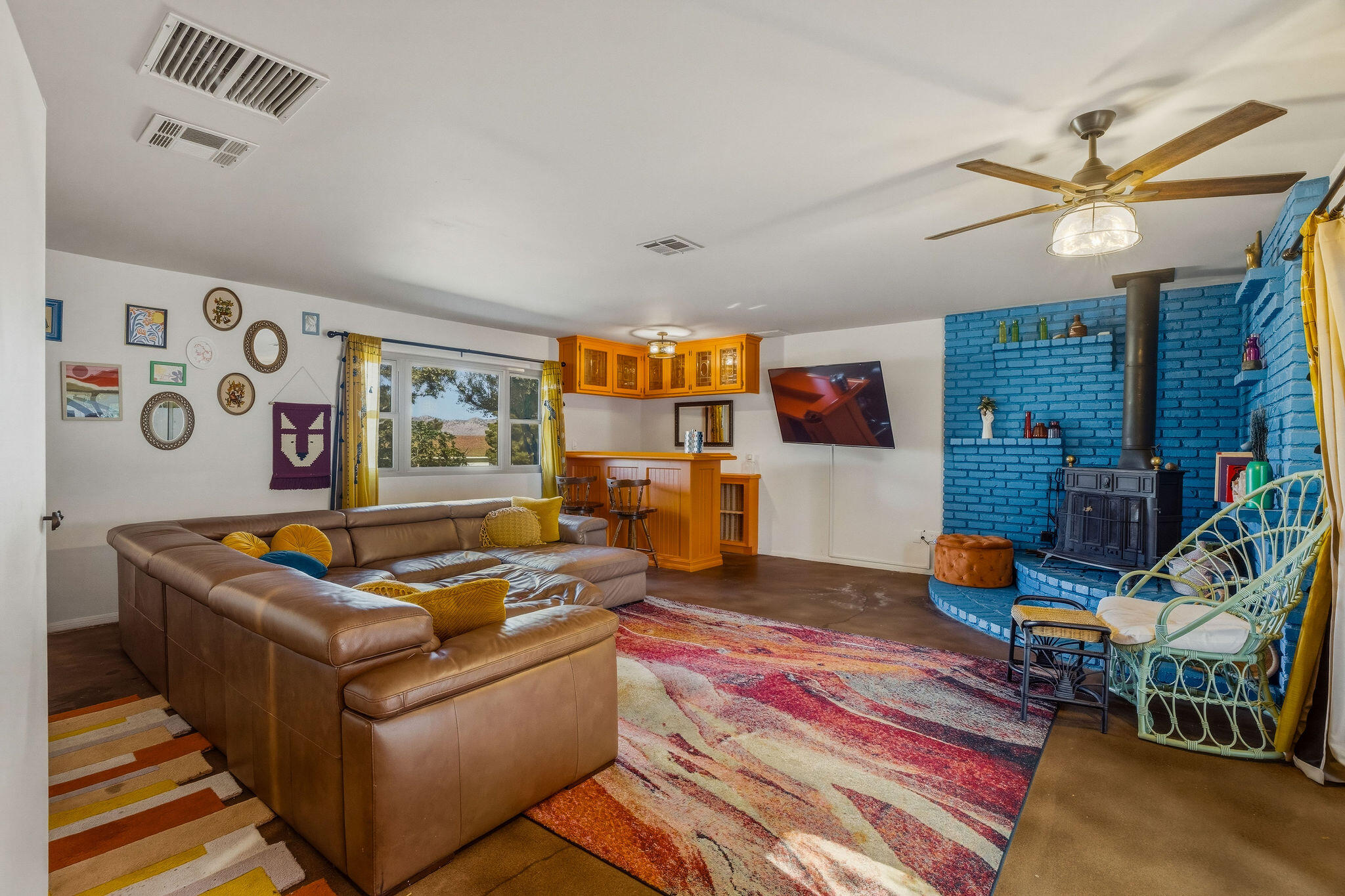 7579 Balsa Avenue Yucca Valley, CA 92284 - Photo 6 of 43 Family Room