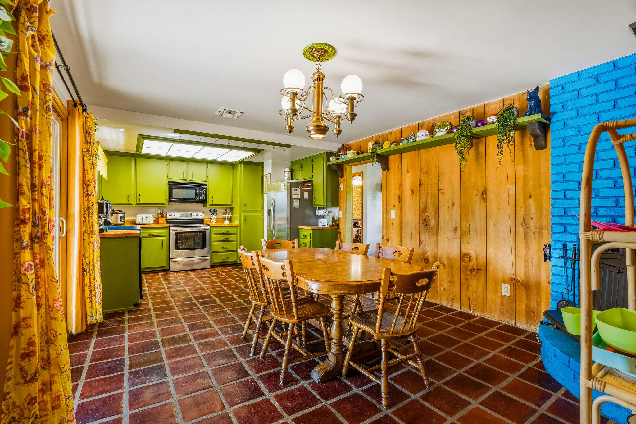 7579 Balsa Avenue Yucca Valley, CA 92284 - Photo 8 of 43 Kitchen & Dining