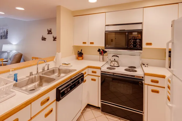 $299,000 | 48 Cooper Memorial Drive, Unit 111, Lincoln, NH 03251