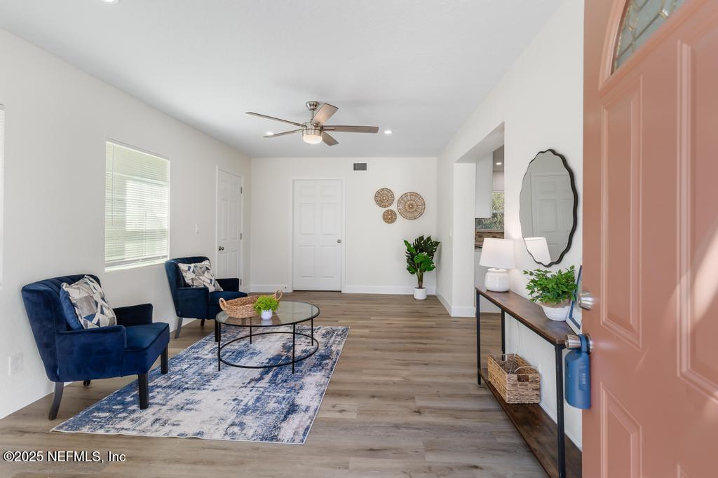 7214 Hernando Road Jacksonville, FL 32217 - Photo 3 of 21 a living room with furniture and a potted plant
