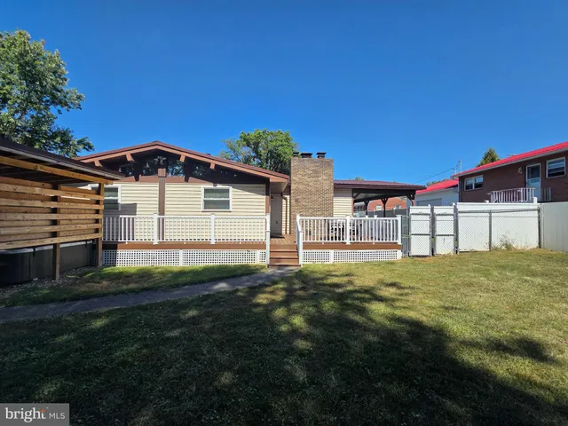 a house view with a outdoor space